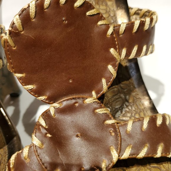 FASHION FOCUS Wood Rose Design Wedge - Picture 7 of 10